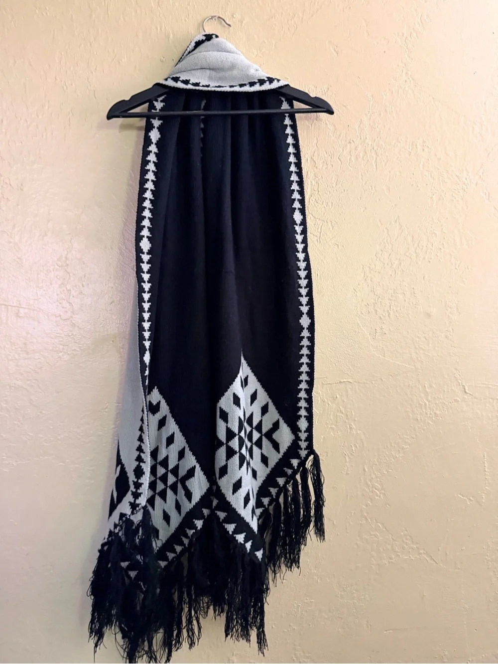 Black & White Geometric Fringe Scarf Wrap -